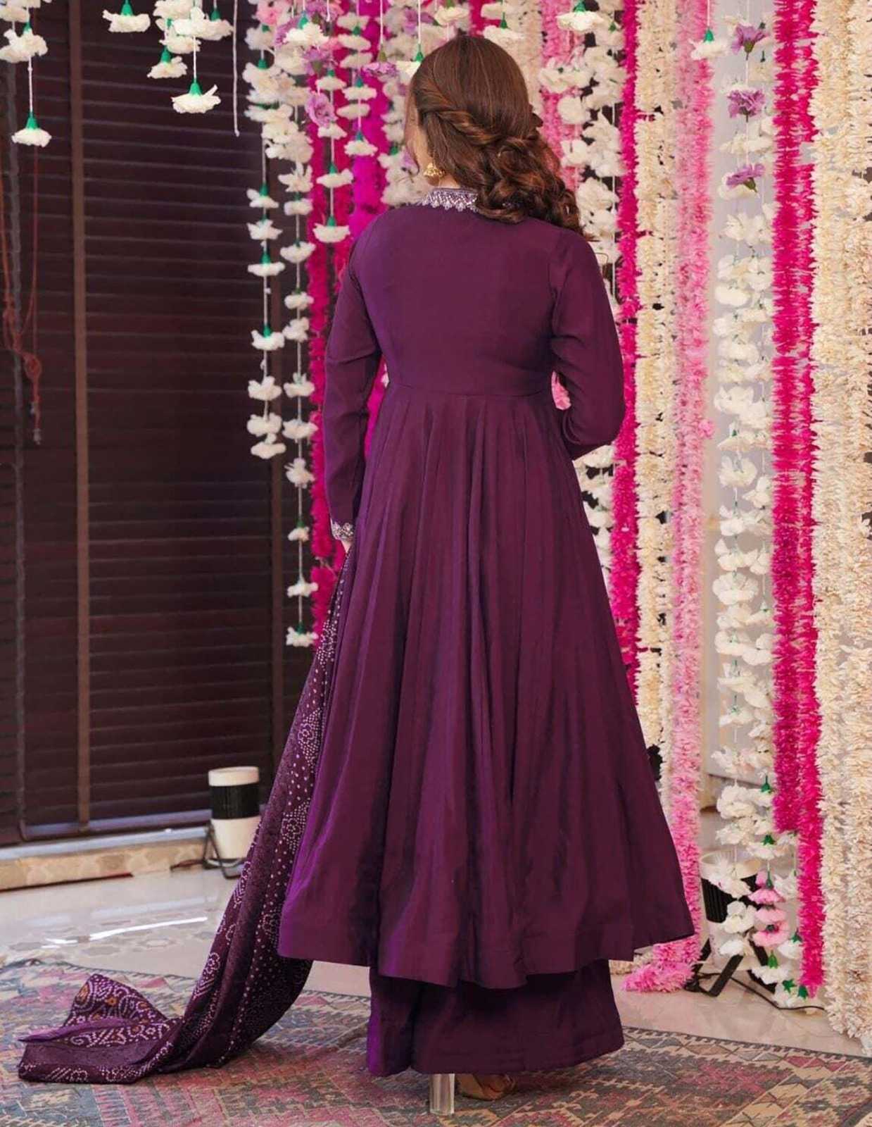 Aarini Vichitra Embroidered Anarkali Set 2 Pravio Aarvika Vichitra embroidered Anarkali kurti set back