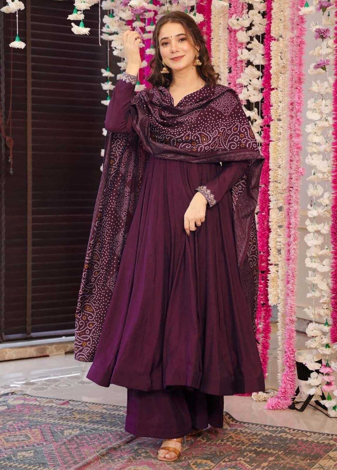 Aarini Vichitra Embroidered Anarkali Set 1 Pravio Aarvika Vichitra embroidered Anarkali kurti set detail
